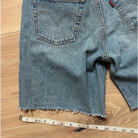 NWT Levi’s Shorts 501 90s Shorts | US26 - Picture 5 of 9